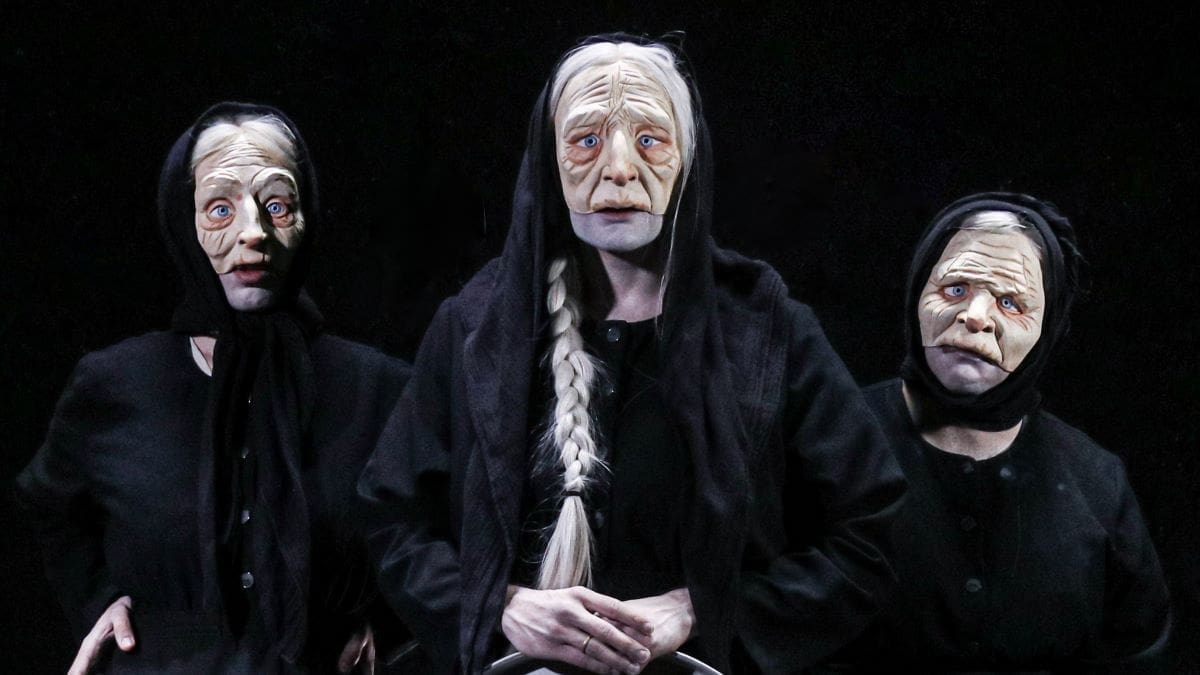 oi-gries-theatro-stathmos