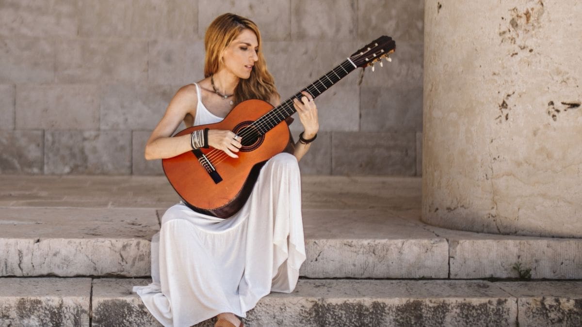 Μαρία Βούλγαρη, συνέντευξη με την τραγουδοποιό και ποιήτρια