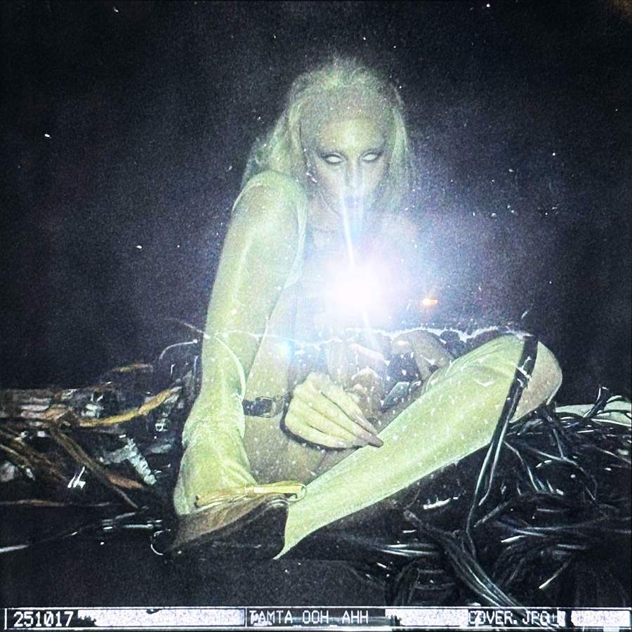 Το "OOH AHH" κυκλοφορεί από τη Minos EMI, A Universal Music Company