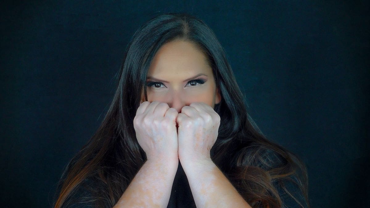 Η Ζωή Λιαντράκη, μία ερμηνεύτρια που ξεκίνησε την πορεία της μέσα από τις χορωδίες σε πολύ μικρή ηλικία, απέδειξε από νωρίς τη σημασία της συλλογικής έκφρασης