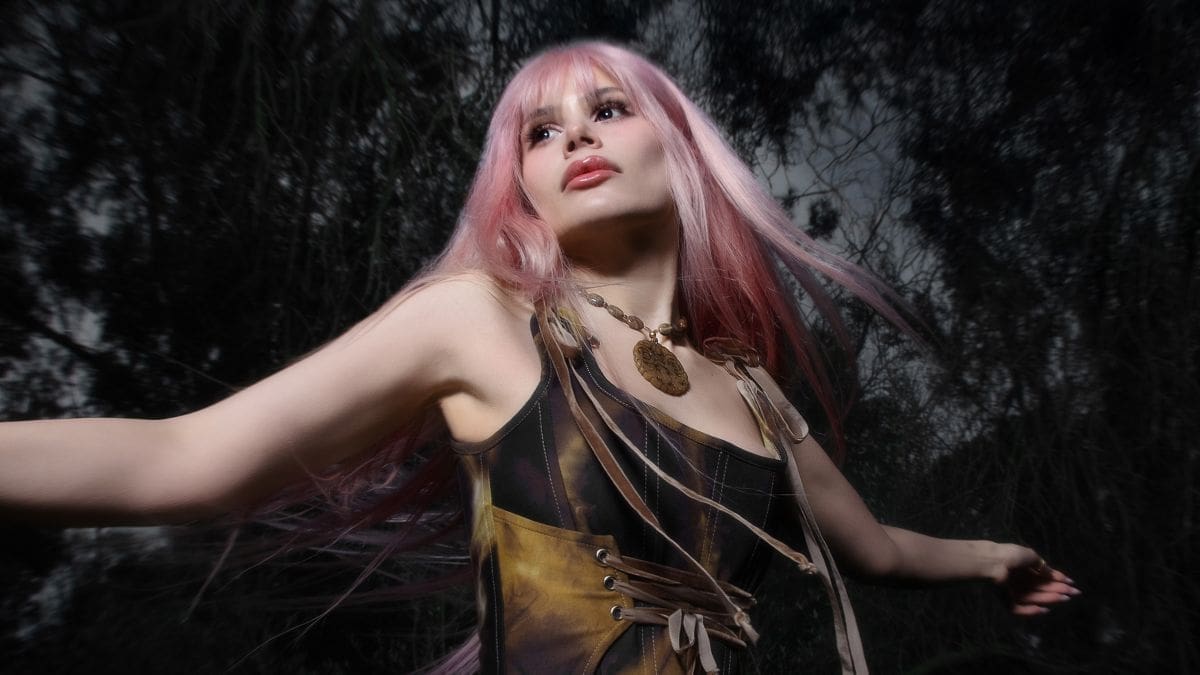 Mikay: To “Labyrinth” κυκλοφορεί επίσημα!