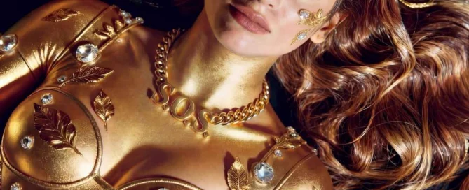 H Daphne Lawrence κυκλοφορεί το πρώτο της άλμπουμ με τίτλο “SOS” από τη Minos EMI, A Universal Music Company.