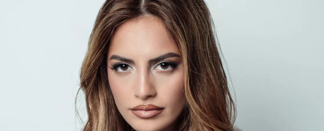 Το «Ασορτί» από την Daphne Lawrence είναι ένα τραγούδι που θα βάλεις στο repeat.