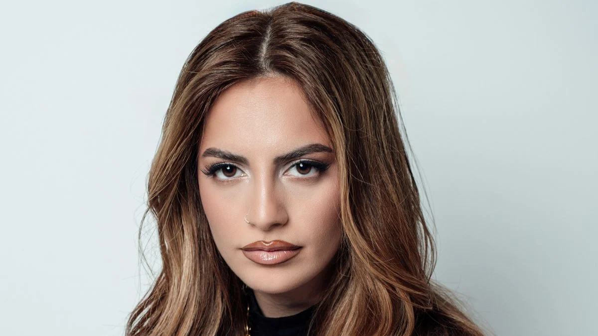 Το «Ασορτί» από την Daphne Lawrence είναι ένα τραγούδι που θα βάλεις στο repeat.