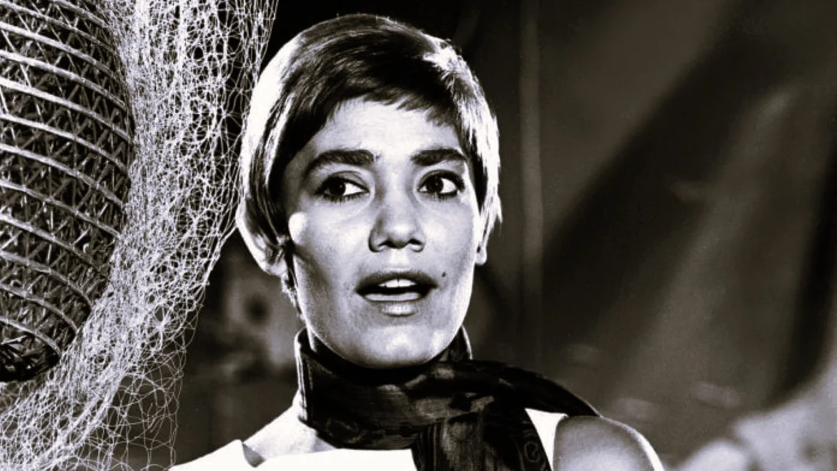 Πίσω από τα φώτα: Η Μαρινέλλα υπήρξε πάντα μια γυναίκα που λάτρευε τη δημιουργία και τους συνεργάτες της.