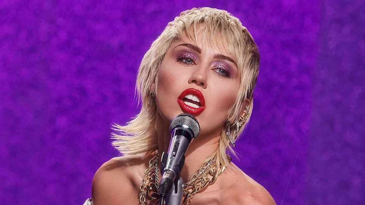 Δες τα 10 δημοφιλέστερα singles για τον Απρίλιο 2026 στο YoungPeople.gr. Η Miley Cyrus στην κορυφή, η άνοδος της Dua Lipa και όλες οι νέες κυκλοφορίες που ακούμε τώρα!