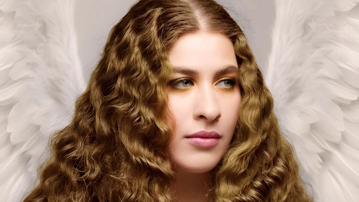 Η Νεφέλη Αντωνίου η ερμηνεύτρια που έκανε τη σιωπή να τραγουδά επιστρέφει δυναμικά με το νέο της single "Είμαι η αρχή"