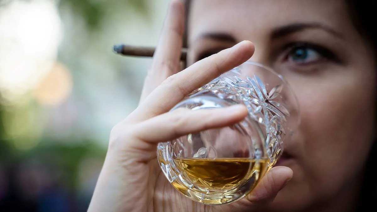 Νέοι και εξαρτήσεις. Οι Σύγχρονες “Λύσεις” και ο Δρόμος για την Αλλαγή.